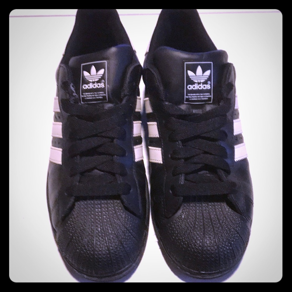 Black Adidas with shell top.